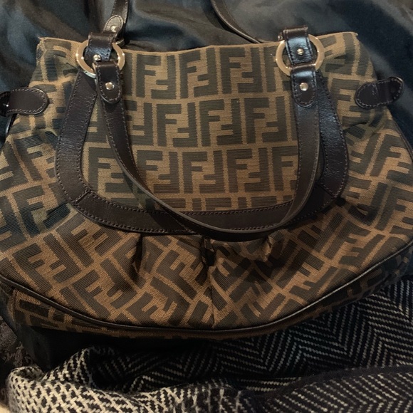 Only TODAY AUTHENTIC CLASSIC FENDI LOW LOW !!!tomorrow it will be back $850 - Picture 2 of 8